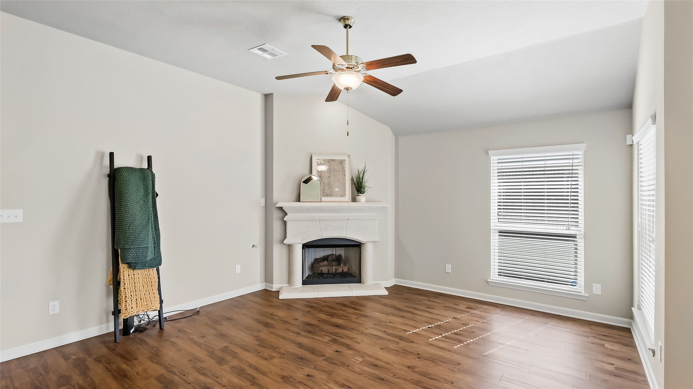 4142 Shallow Creek Loop Property Photo 8