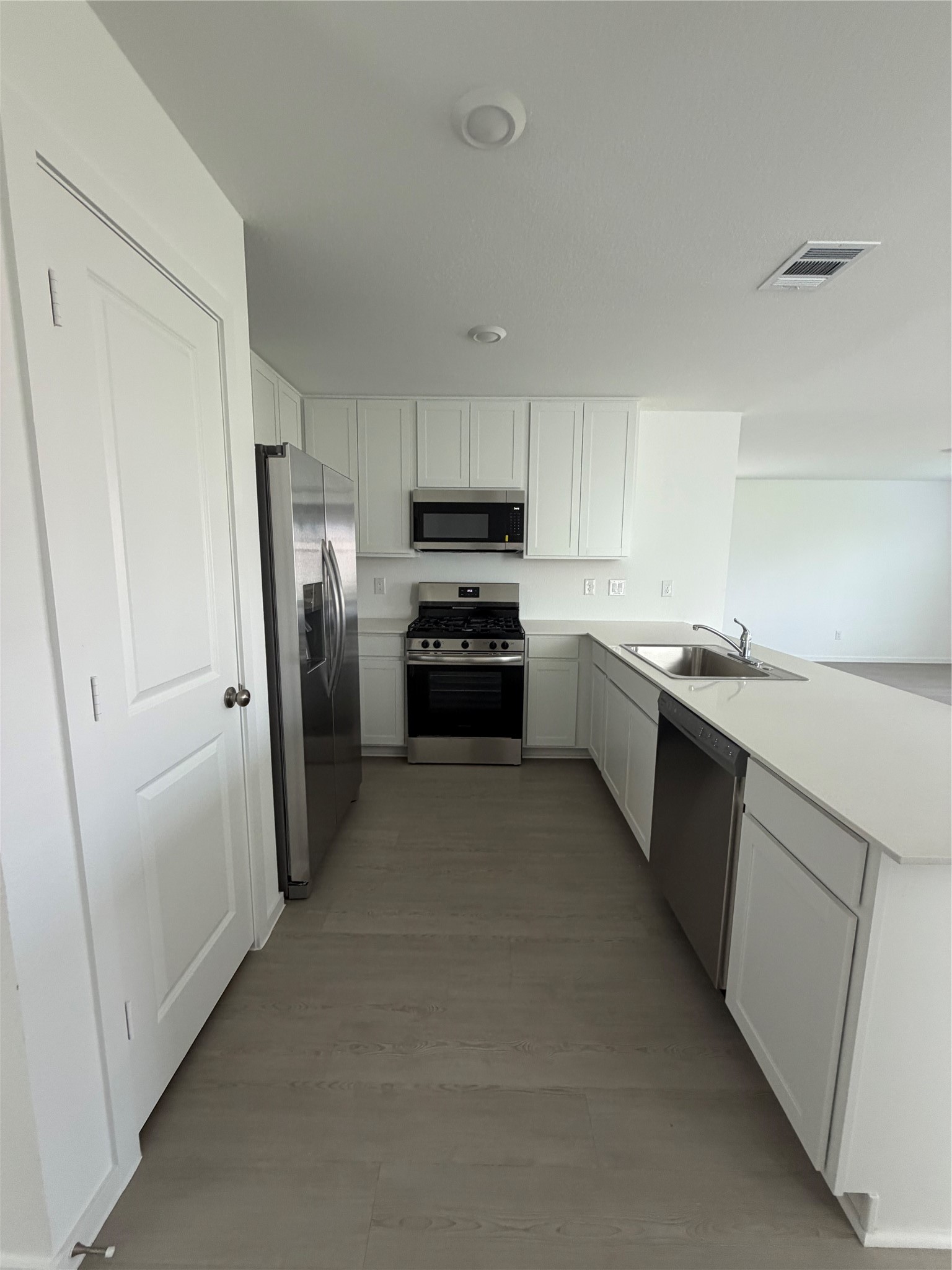 10418 Birds Nest Dr Property Photo 3
