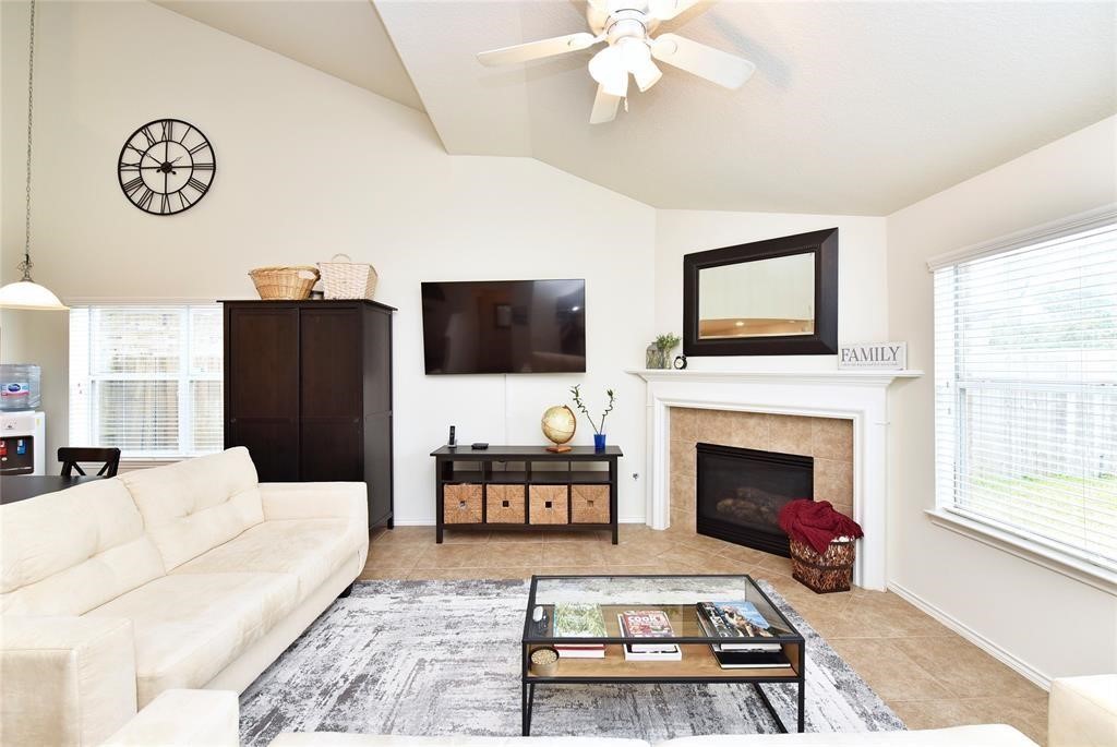 7215 Ravenswood Property Photo 4