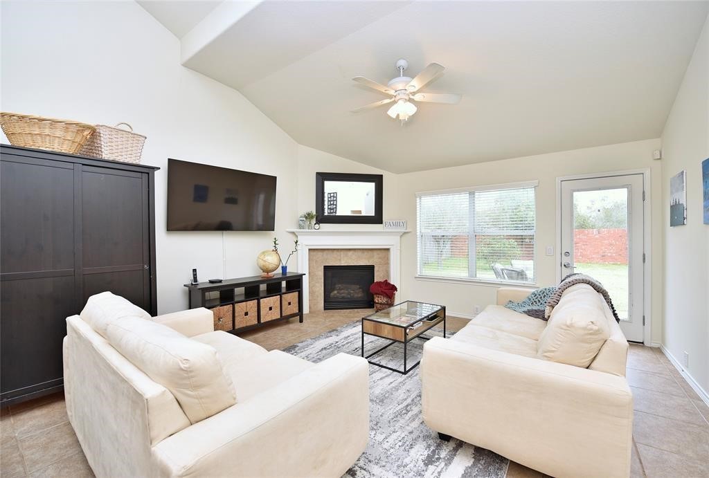 7215 Ravenswood Property Photo 5