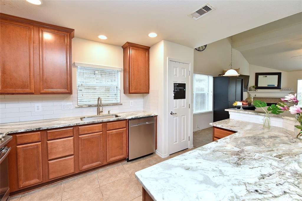 7215 Ravenswood Property Photo 9