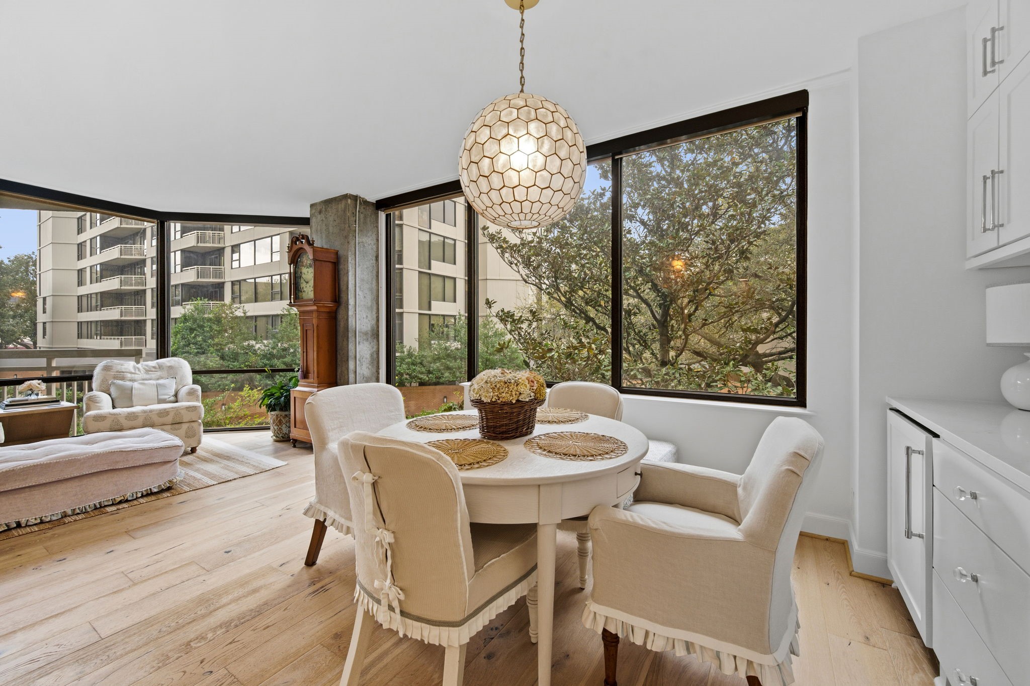 14 Greenway Plaza 2p Property Photo 5