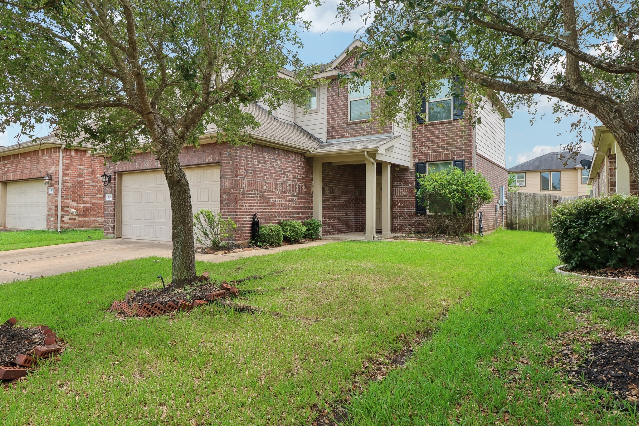1827 Acorn Glen Trail Property Photo 2