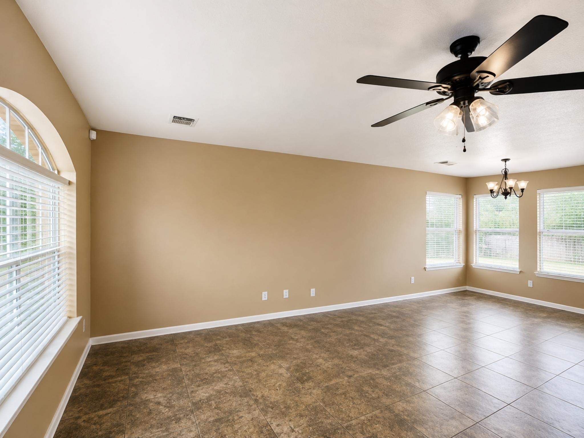5118 Littleneviss Drive Property Photo 6