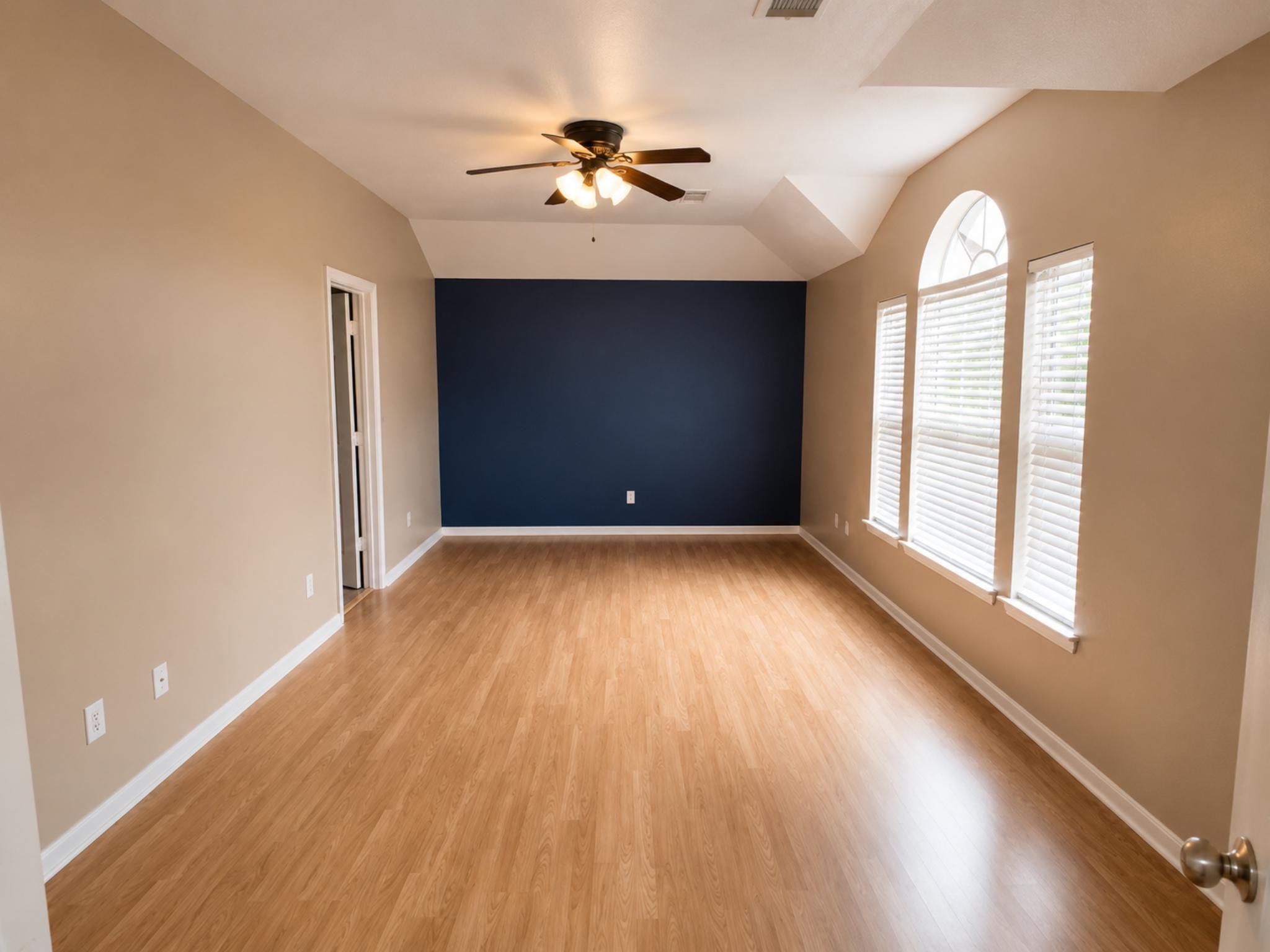 5118 Littleneviss Drive Property Photo 10