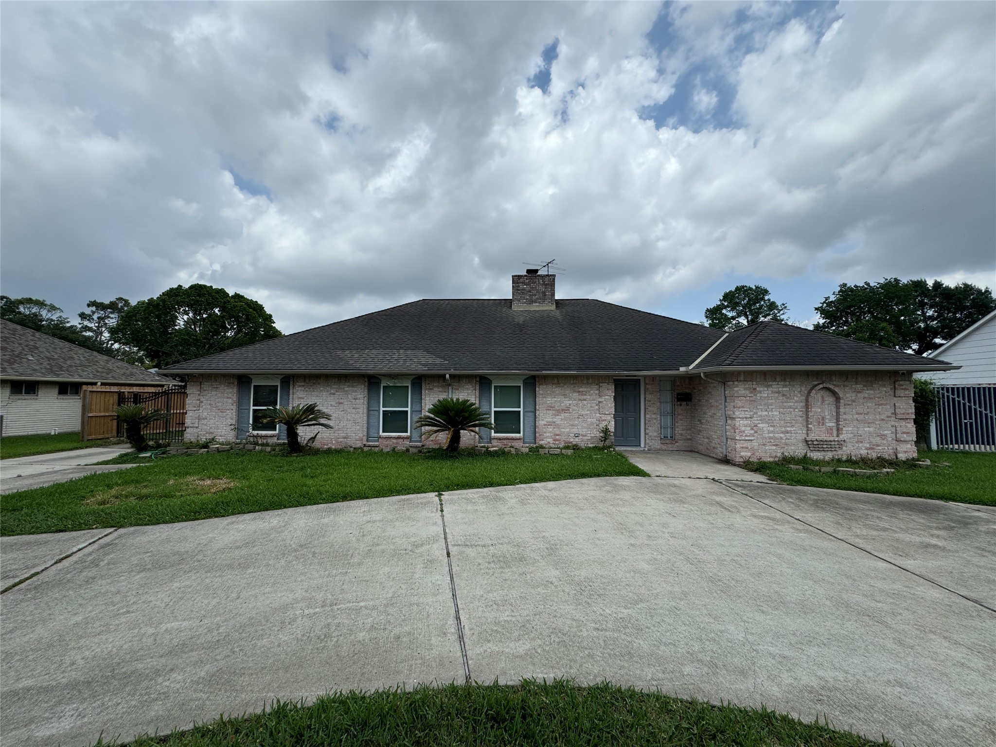 7910 Sands Point Drive Property Photo 1