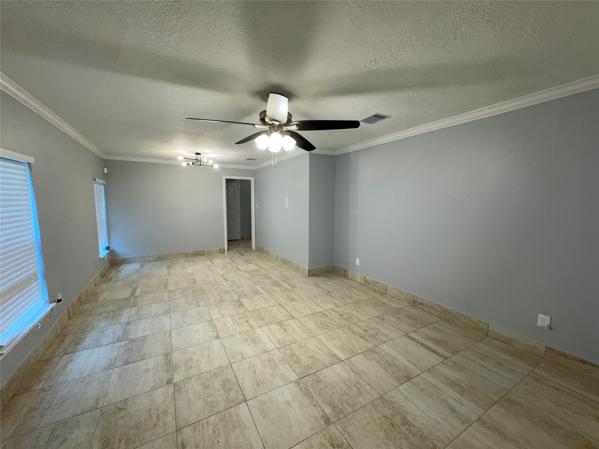 7910 Sands Point Drive Property Photo 5