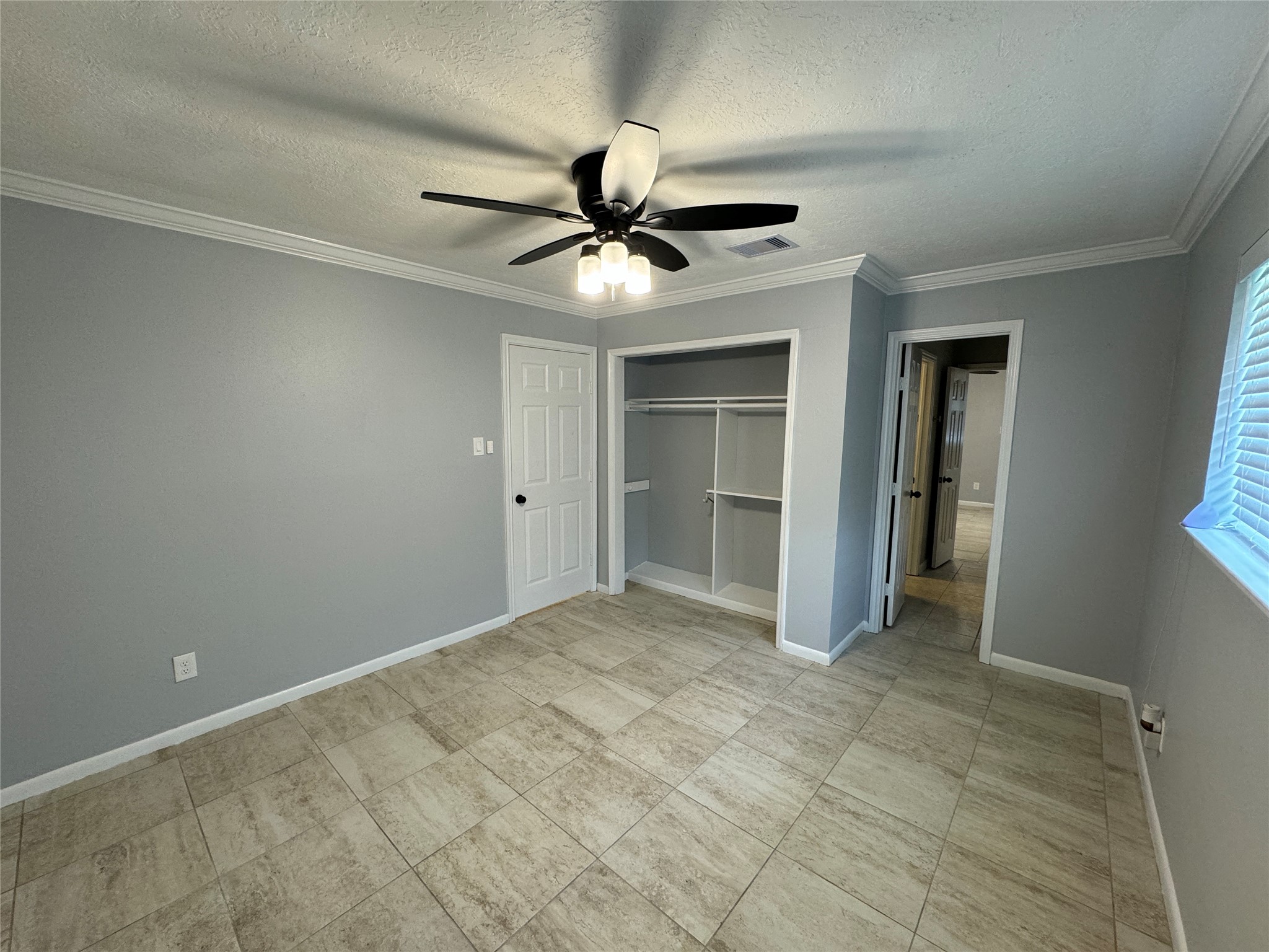 7910 Sands Point Drive Property Photo 8