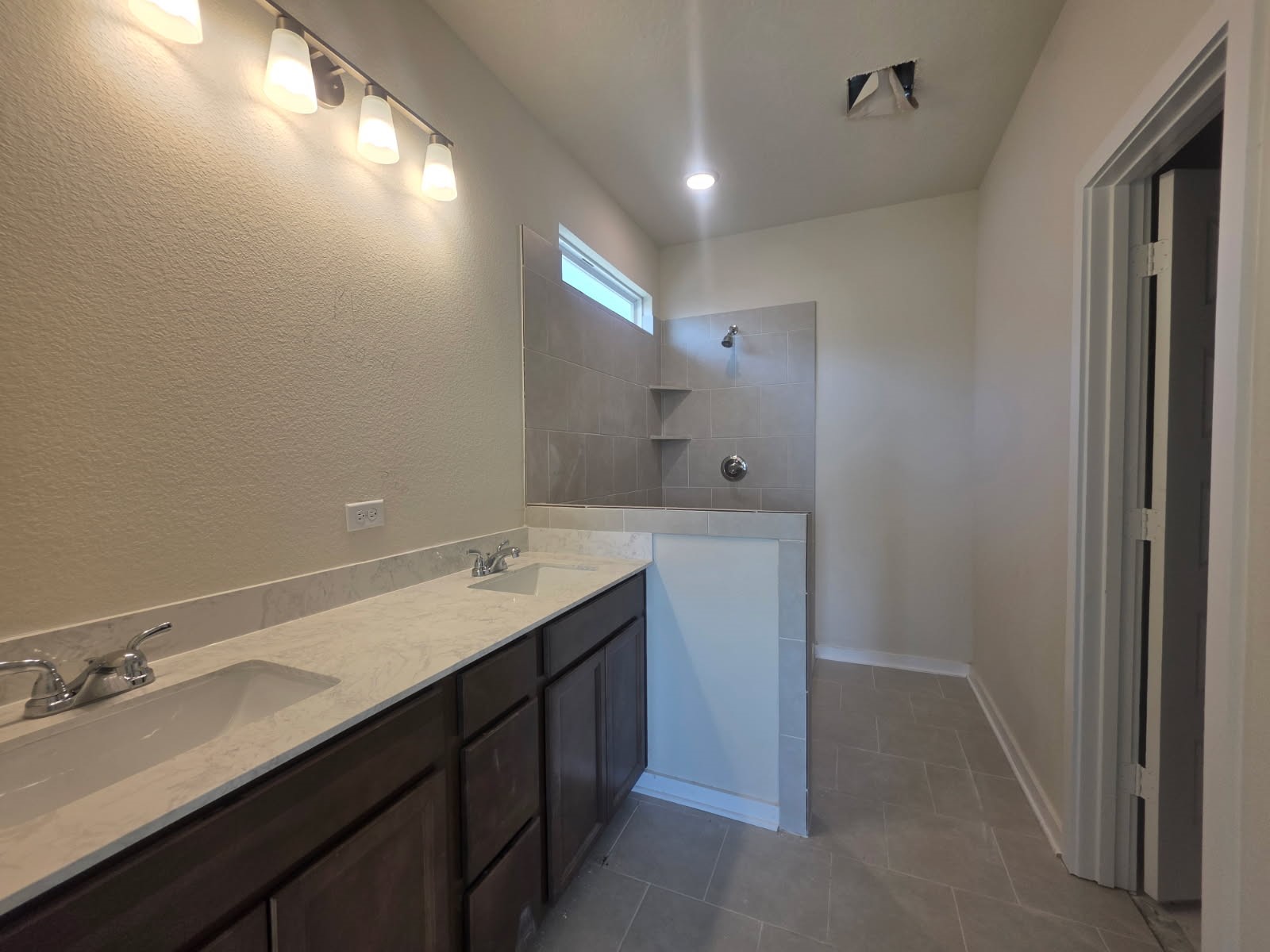 1496 Lake Ridge Drive Property Photo 9