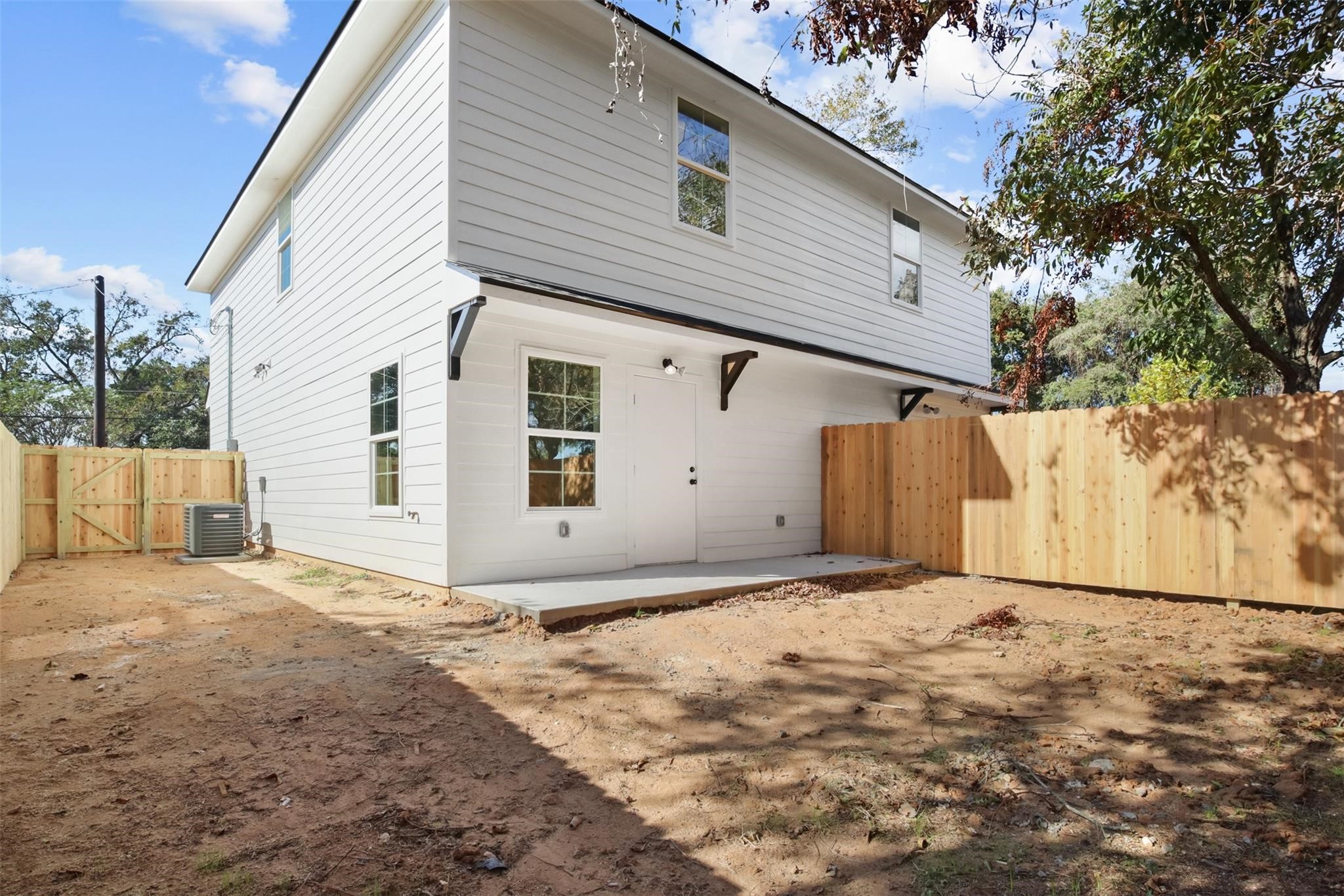 1105 E Main Street Property Photo 6