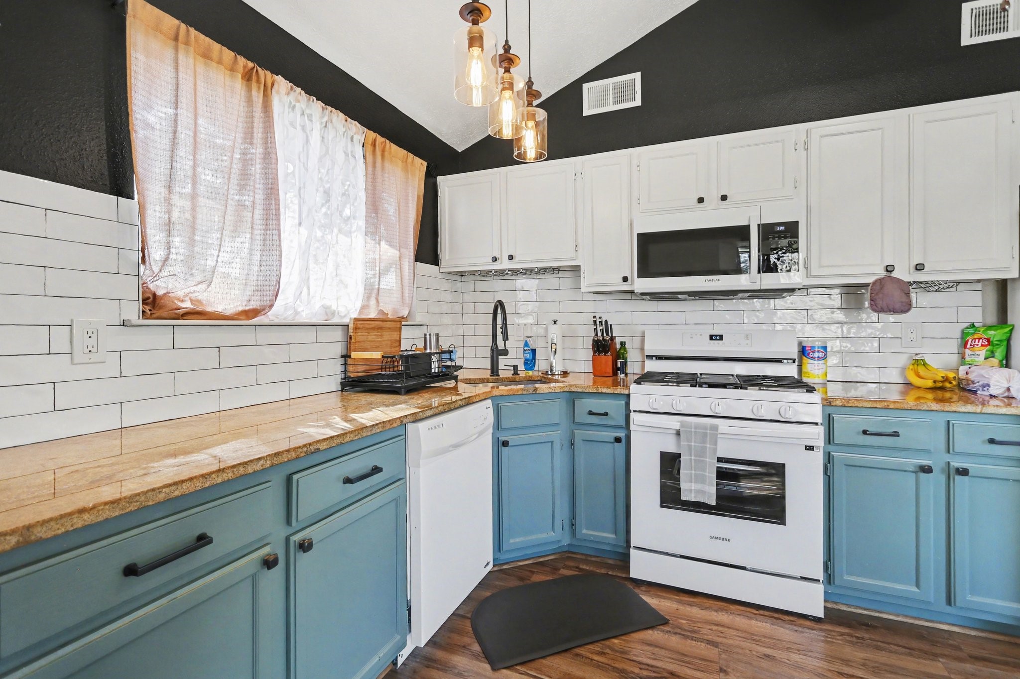 10011 Sand Pass Lane Property Photo 8