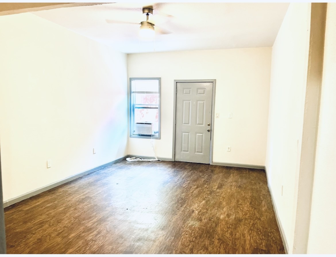 6101 Hirsch Road Property Photo 2