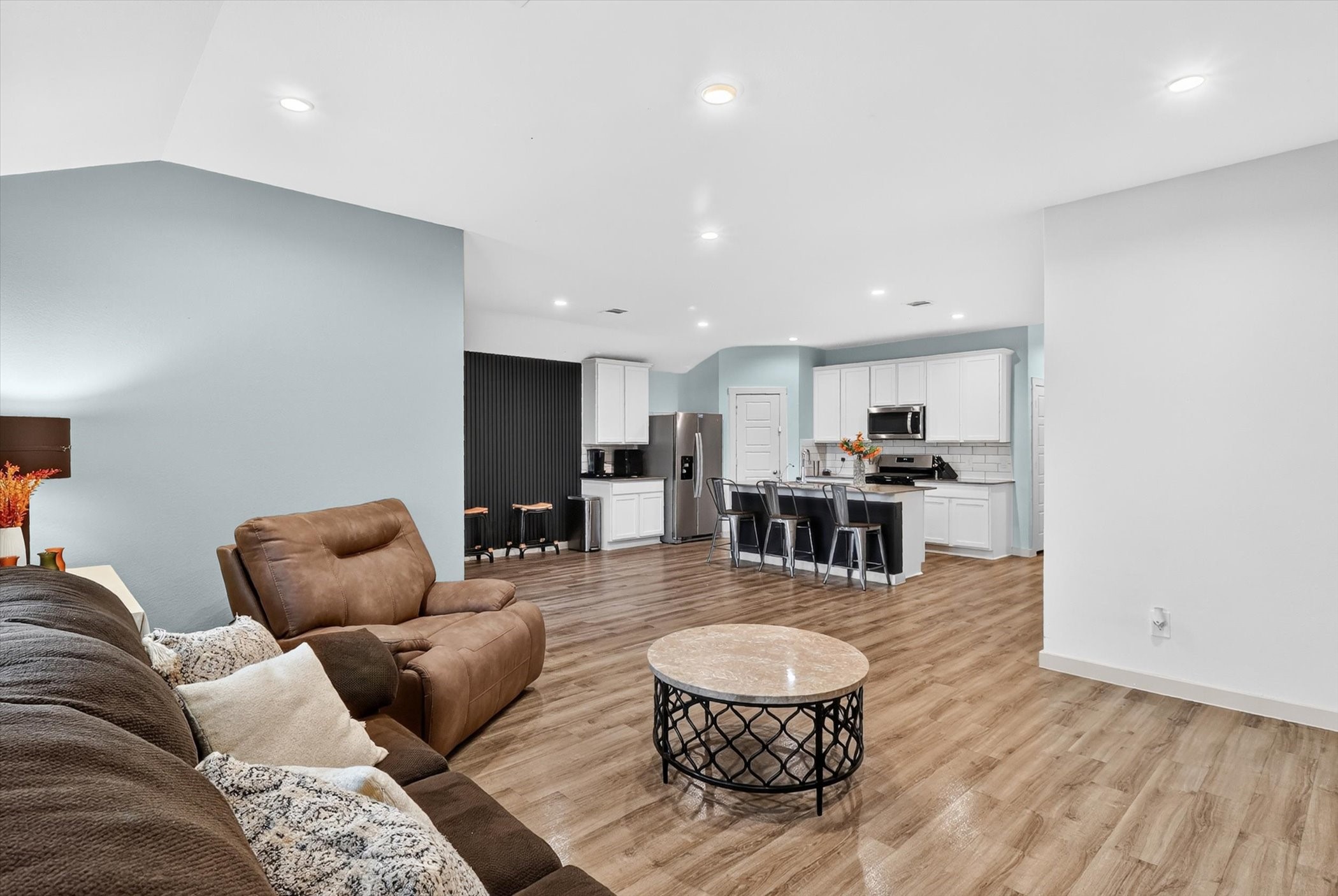7907 Sleek Flock Lane Property Photo 3