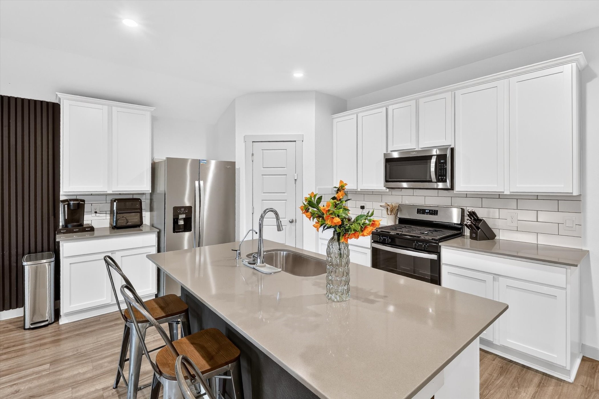 7907 Sleek Flock Lane Property Photo 4