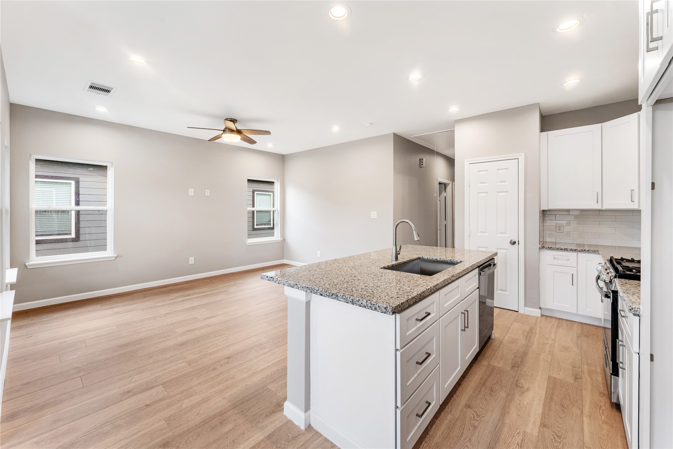 10317 Teneha Drive A Property Photo 5