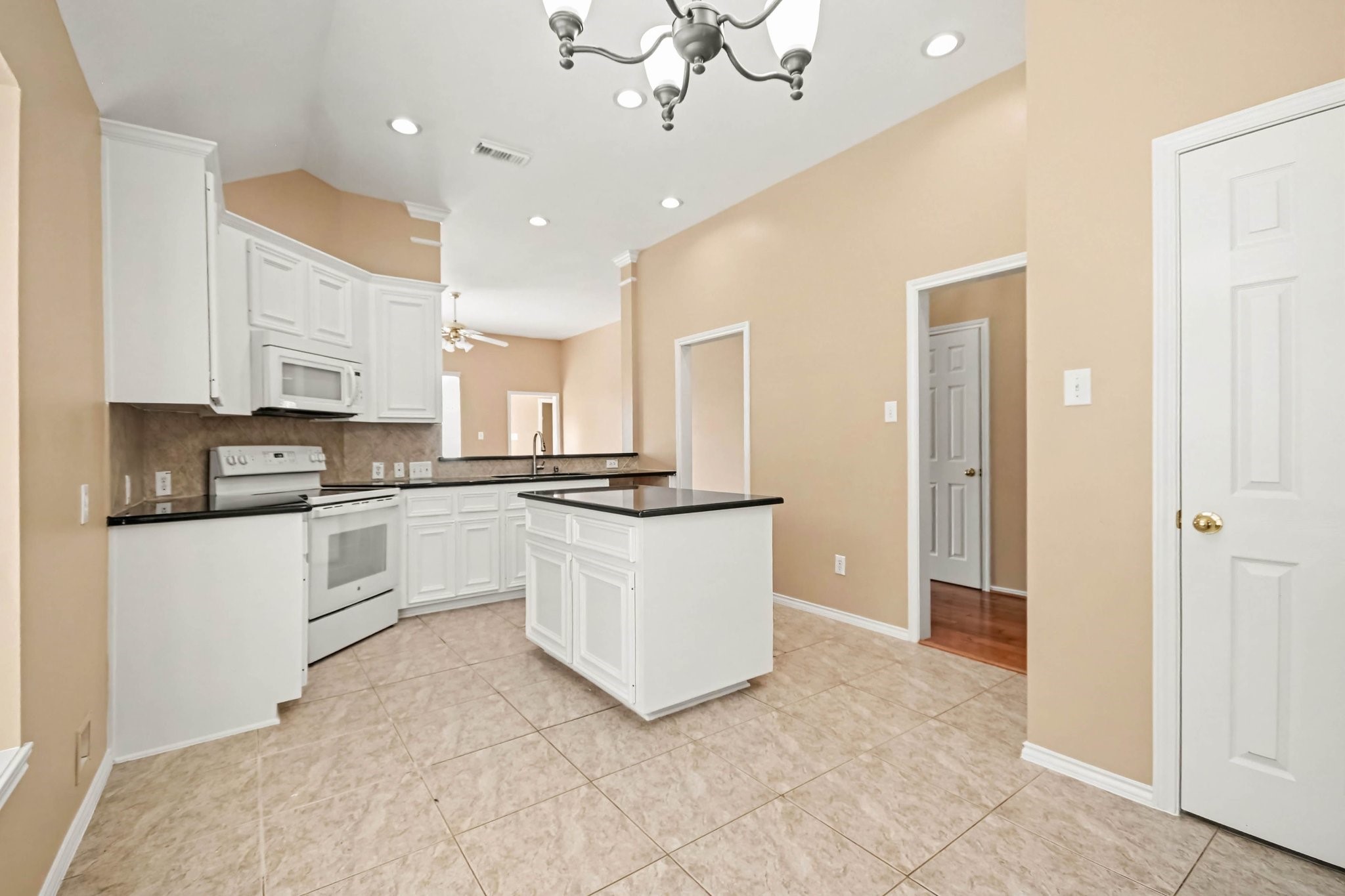 3022 Valley Court Property Photo 6