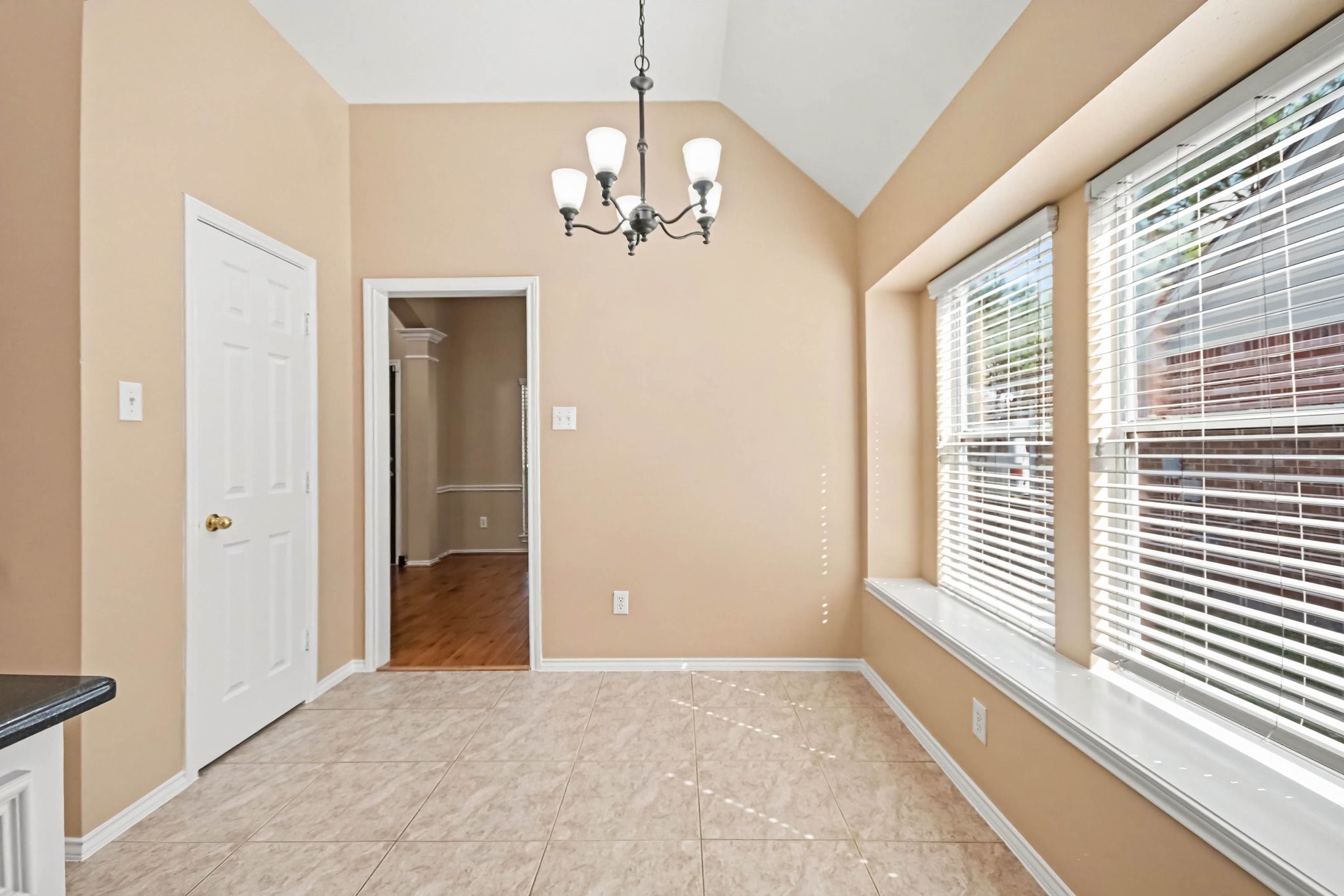 3022 Valley Court Property Photo 9