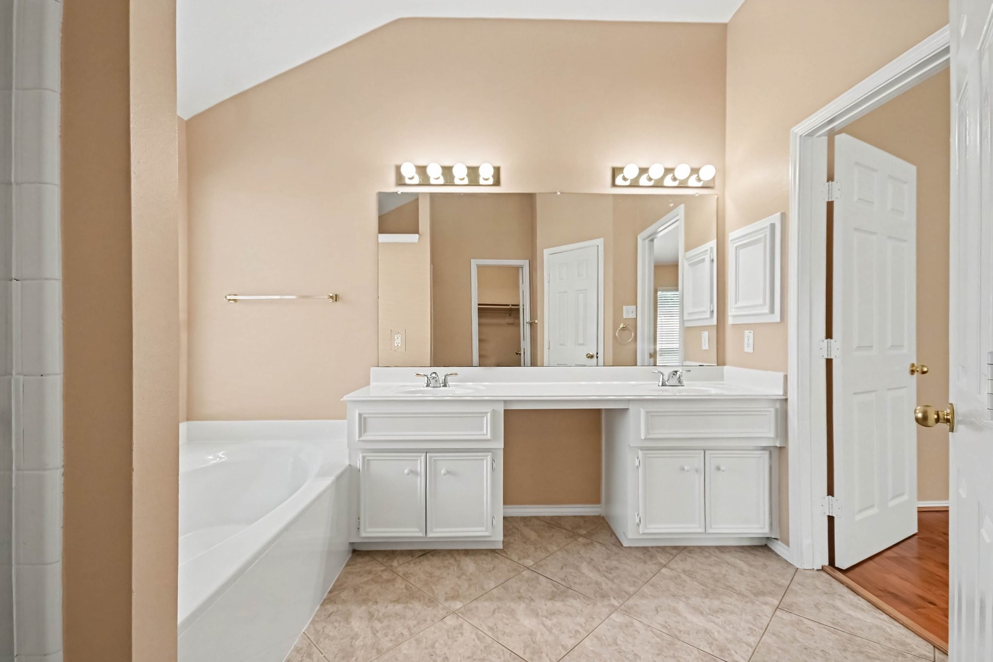 3022 Valley Court Property Photo 17