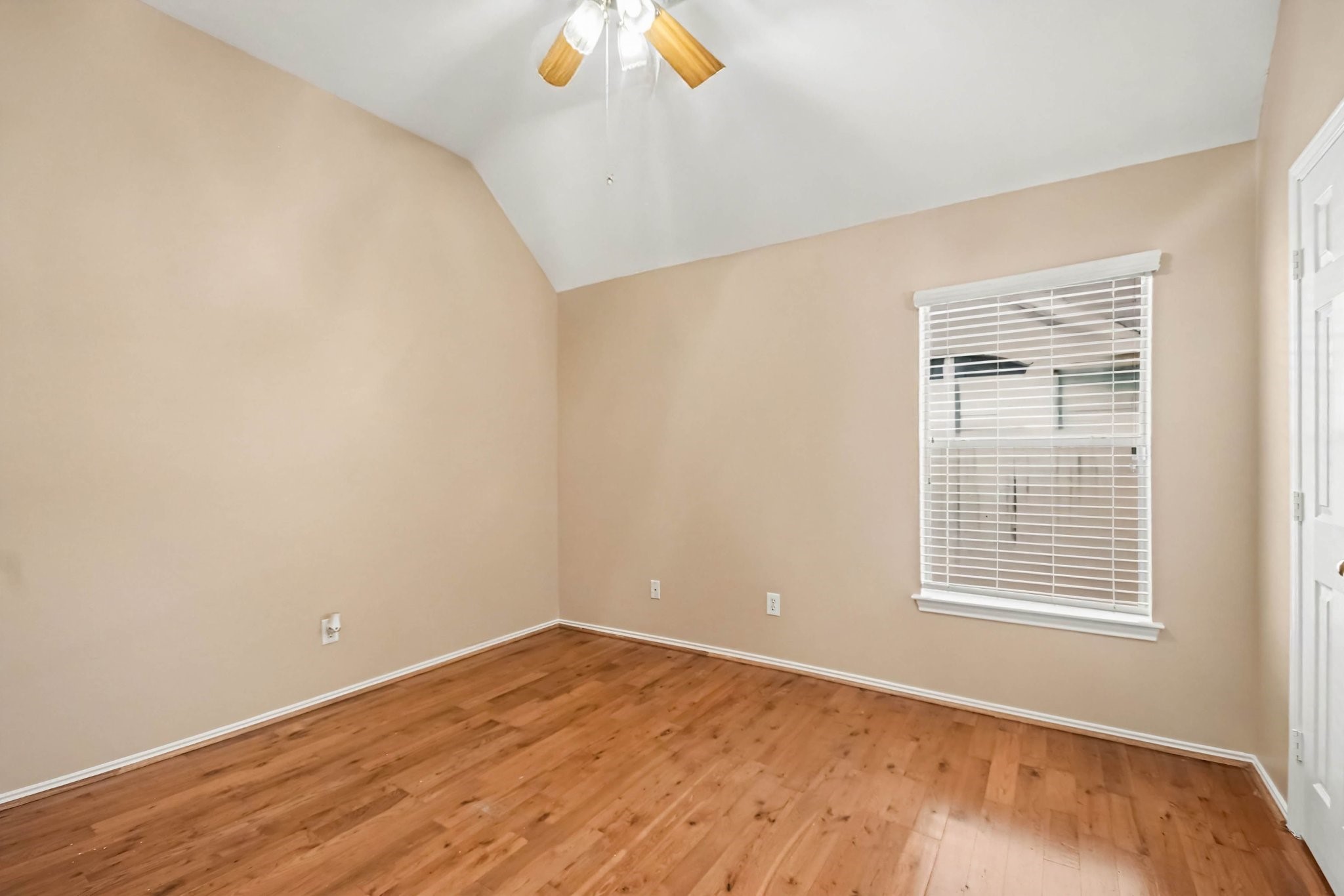 3022 Valley Court Property Photo 23