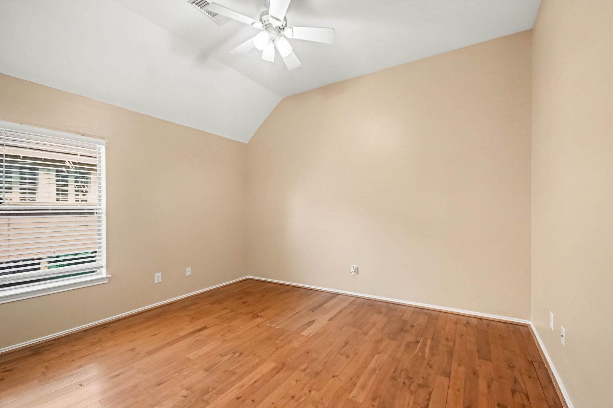 3022 Valley Court Property Photo 25