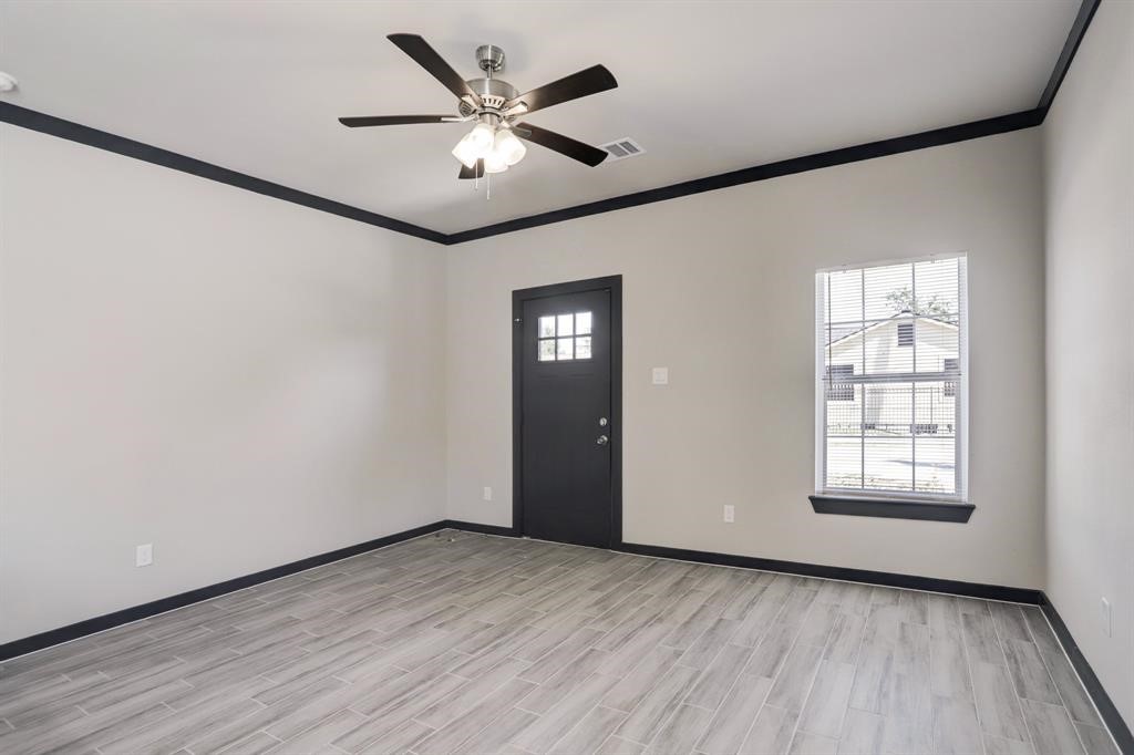 8103 Glass Street Ab Property Photo 6