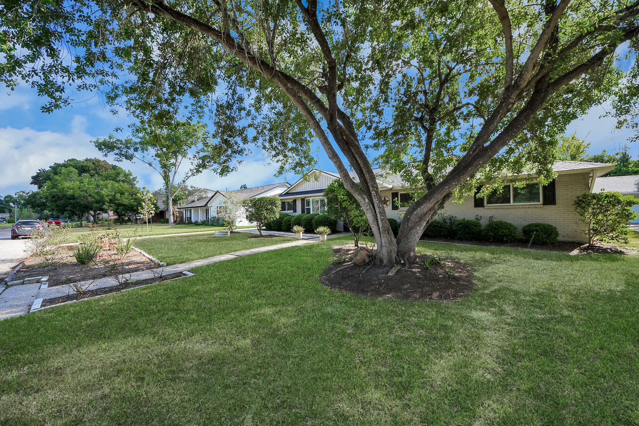 10303 Greenwillow Street Property Photo 6