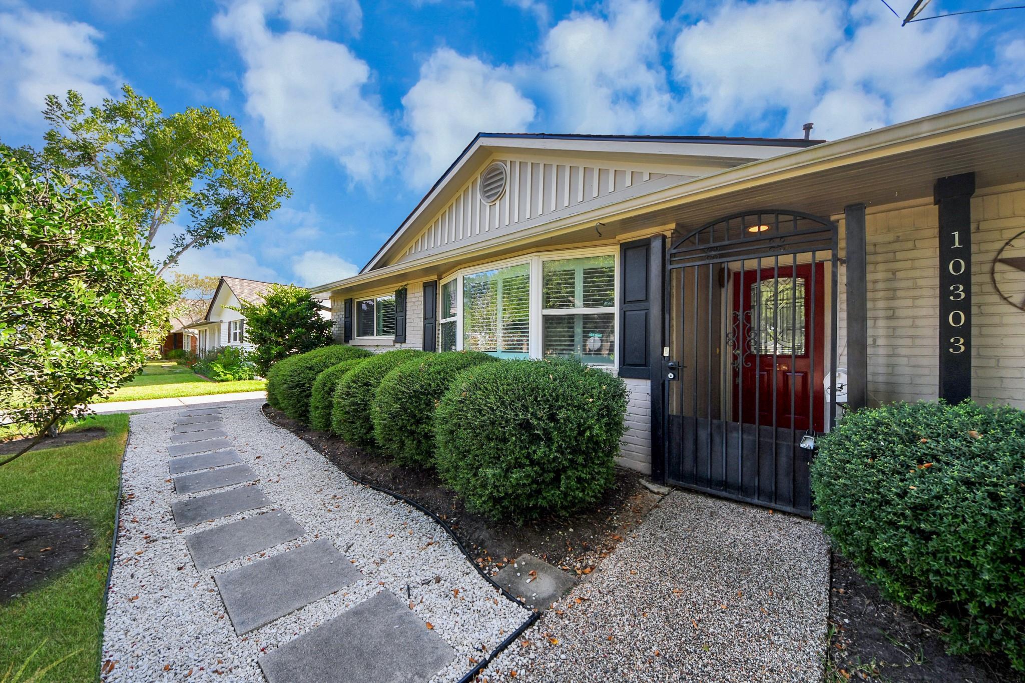 10303 Greenwillow Street, Houston Tx 77035 Property Photo 6