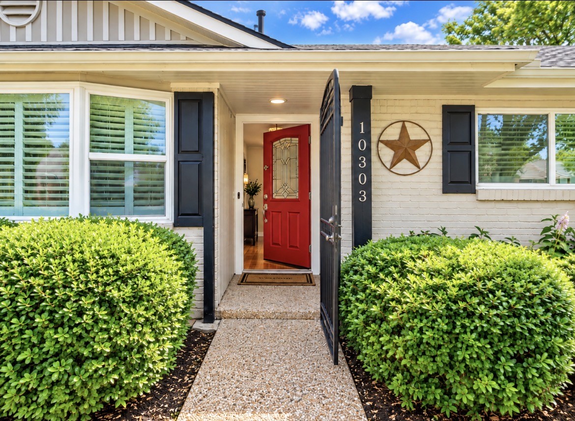 10303 Greenwillow Street Property Photo 7