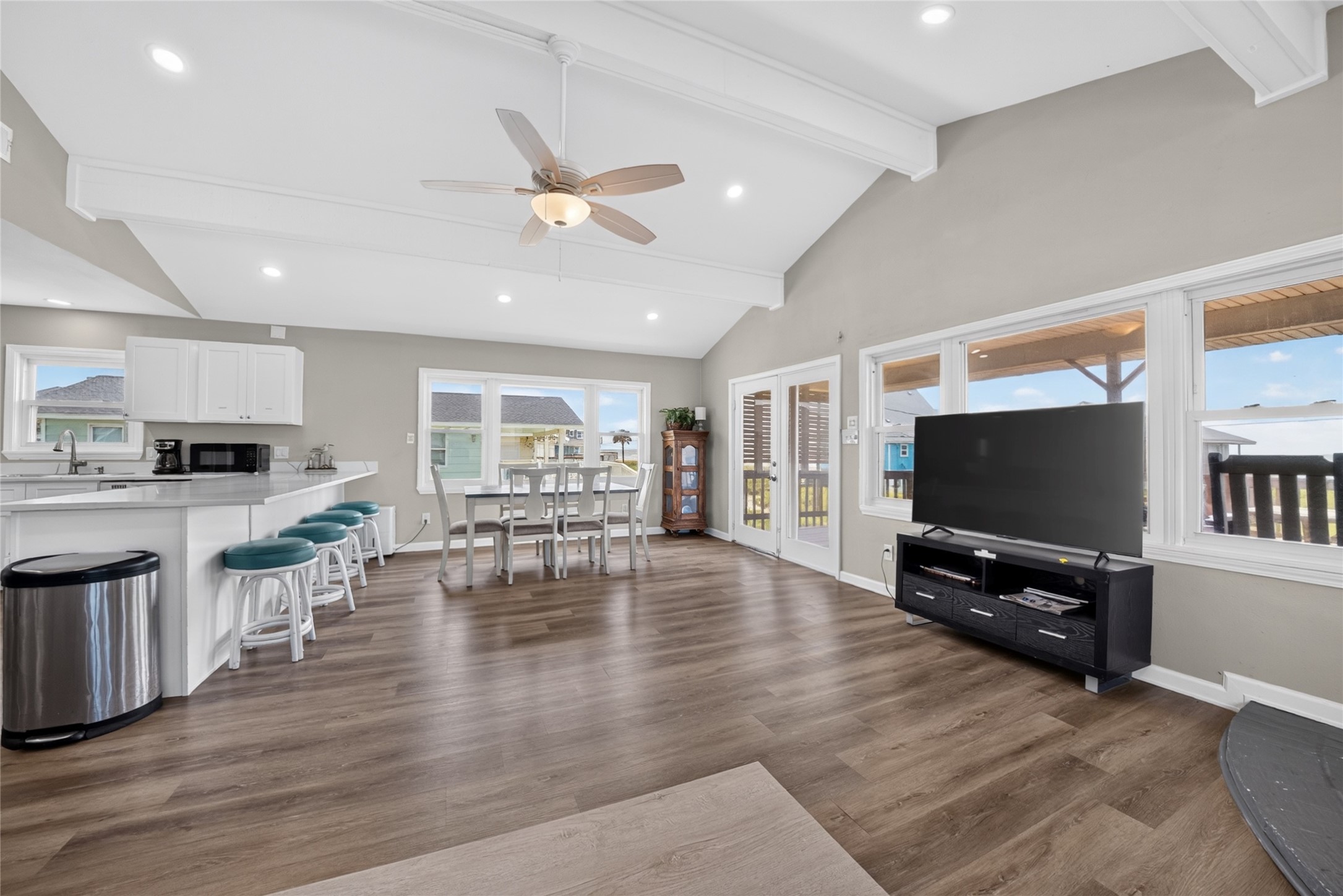 16713 Jamaica Beach Road Property Photo 3