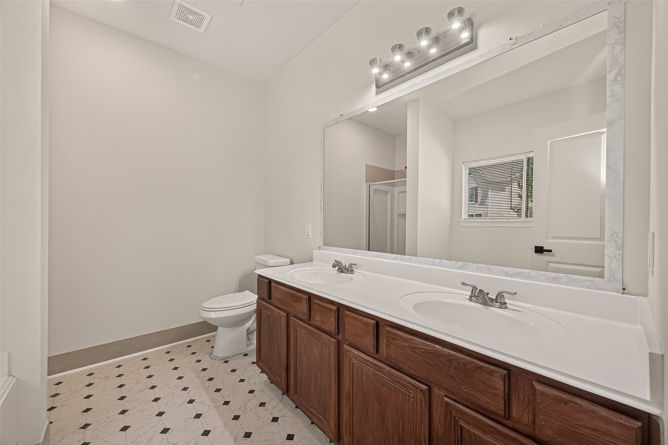 11812 Chanteloup Drive Property Photo 21