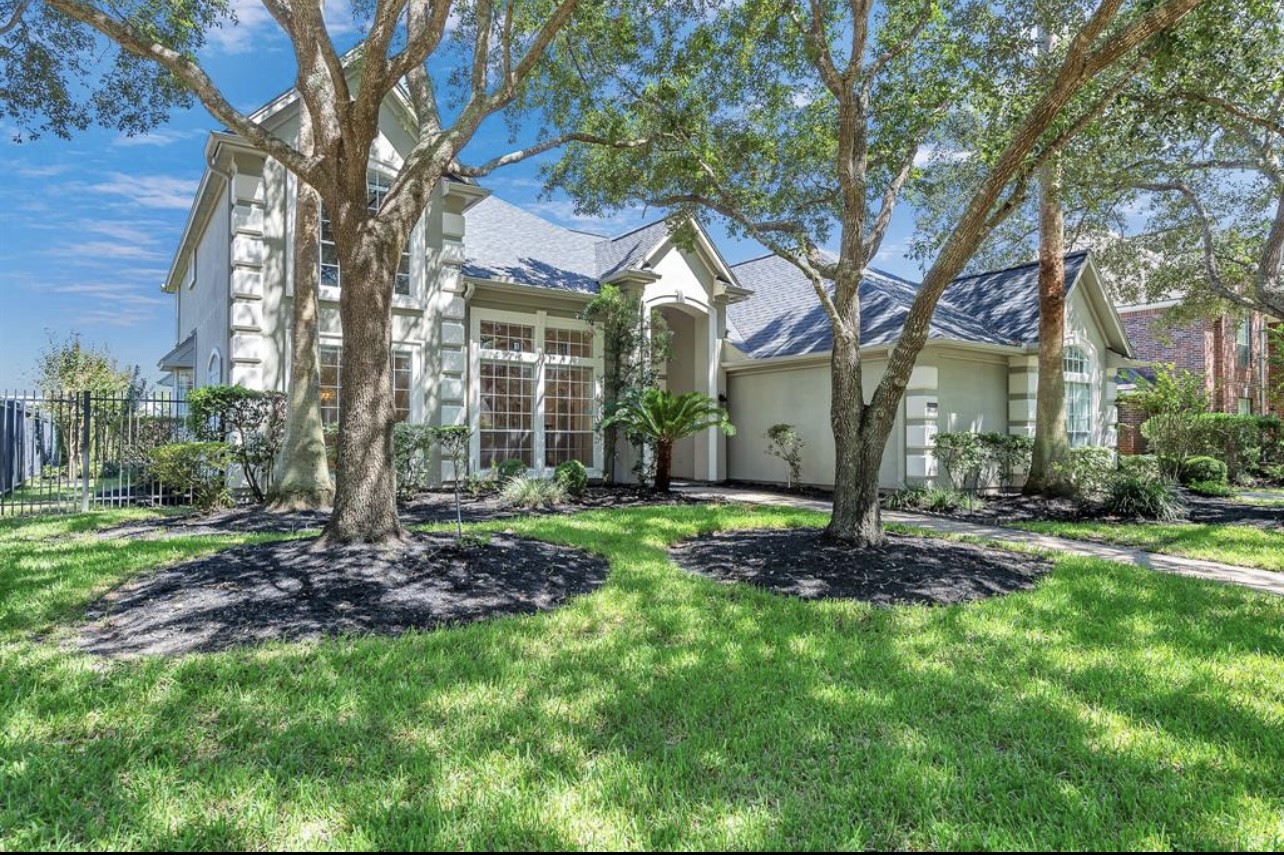 24118 Bay Hill Boulevard Property Photo 1