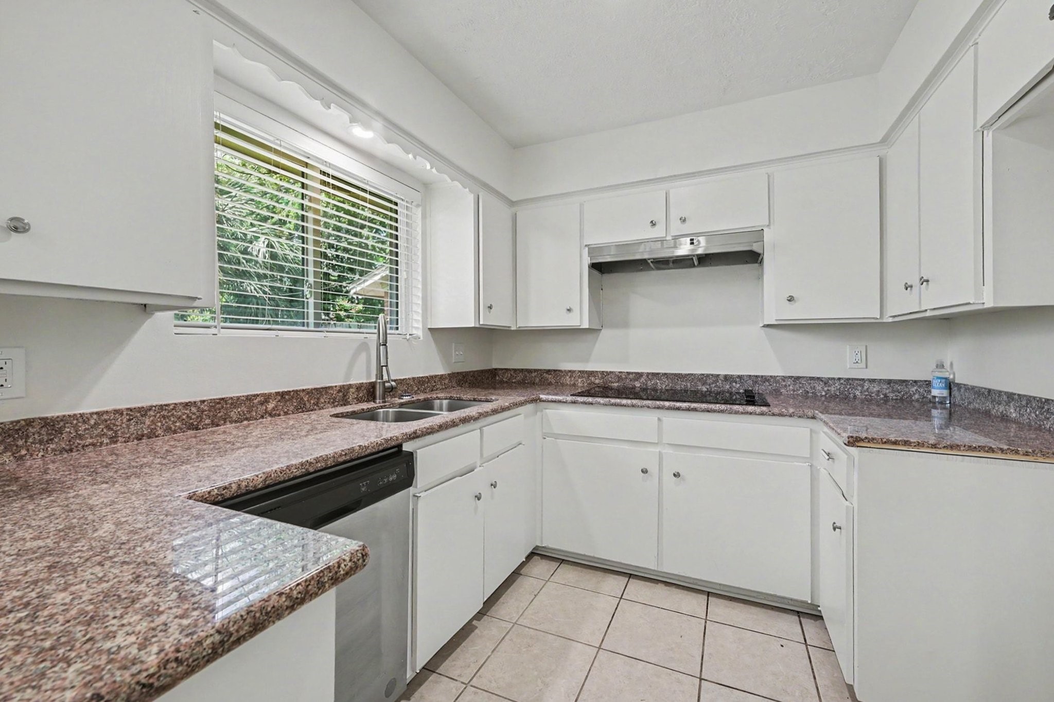 9315 Val Verde Street Property Photo 8