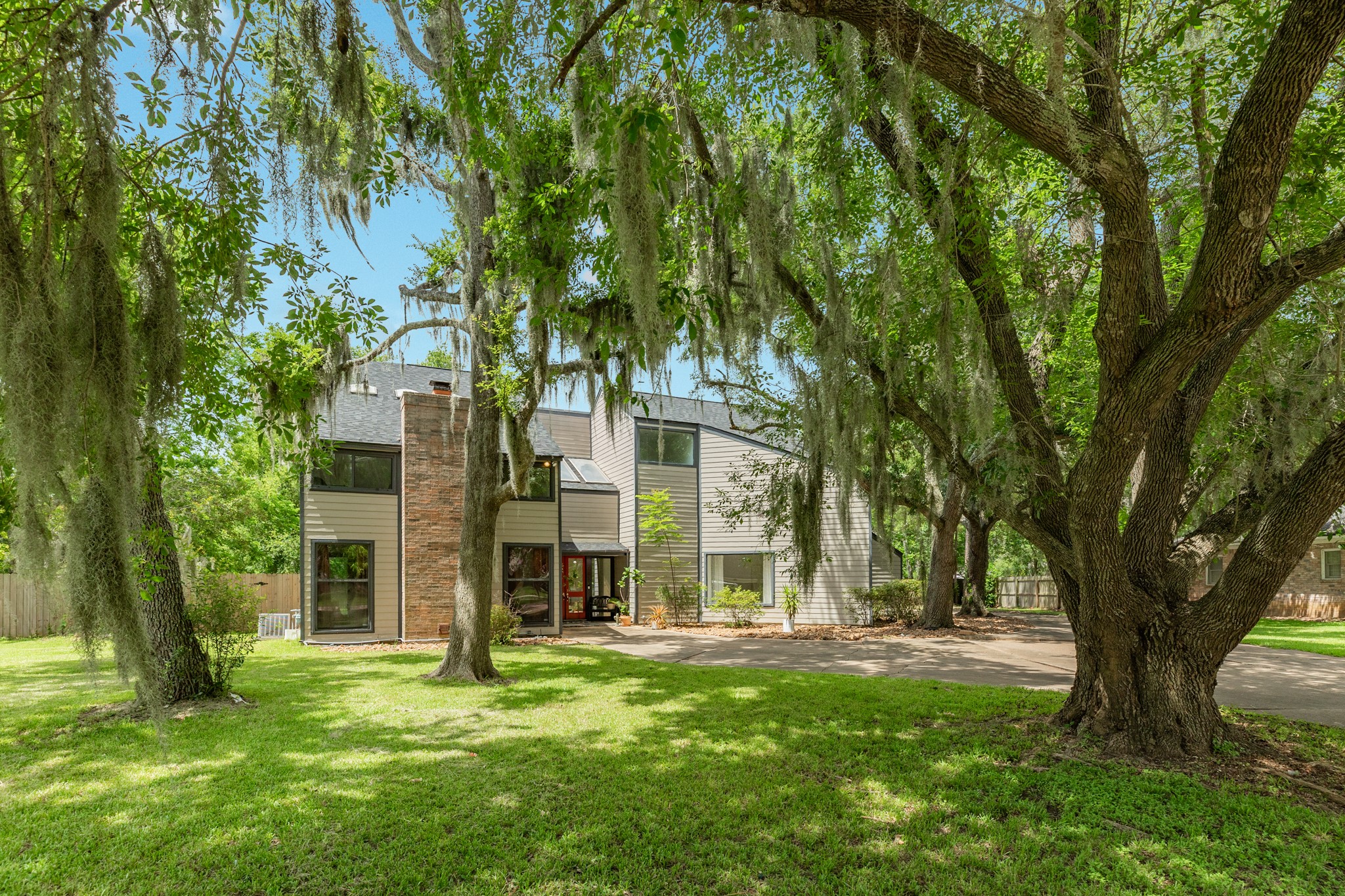 121 Catalpa Street Property Photo 4