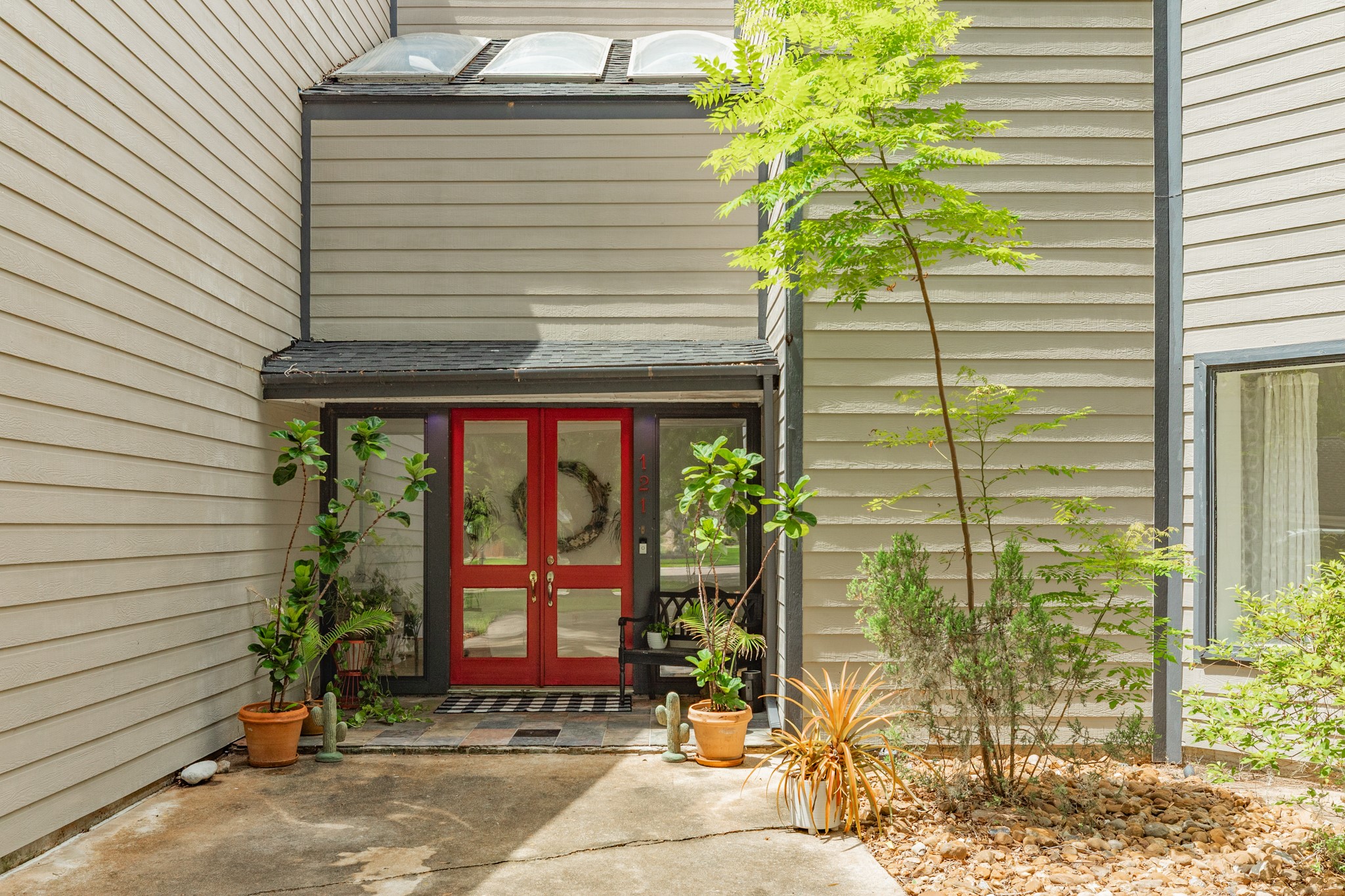 121 Catalpa Street Property Photo 6