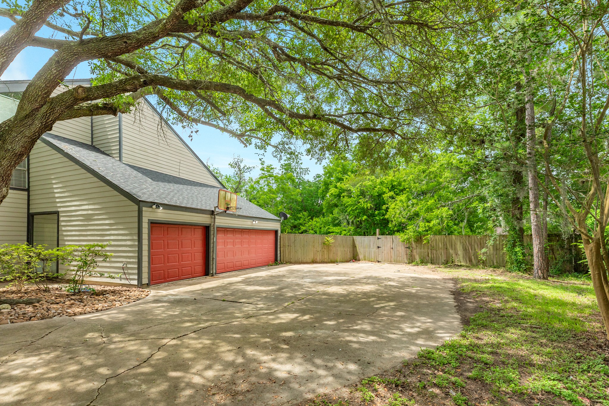121 Catalpa Street Property Photo 7