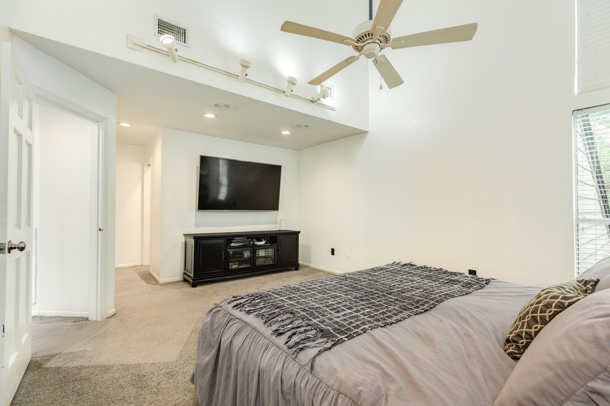 121 Catalpa Street Property Photo 26
