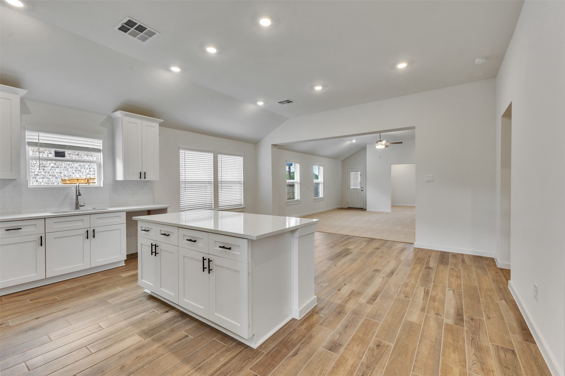 3206 Emerald Hills Drive Property Photo 2