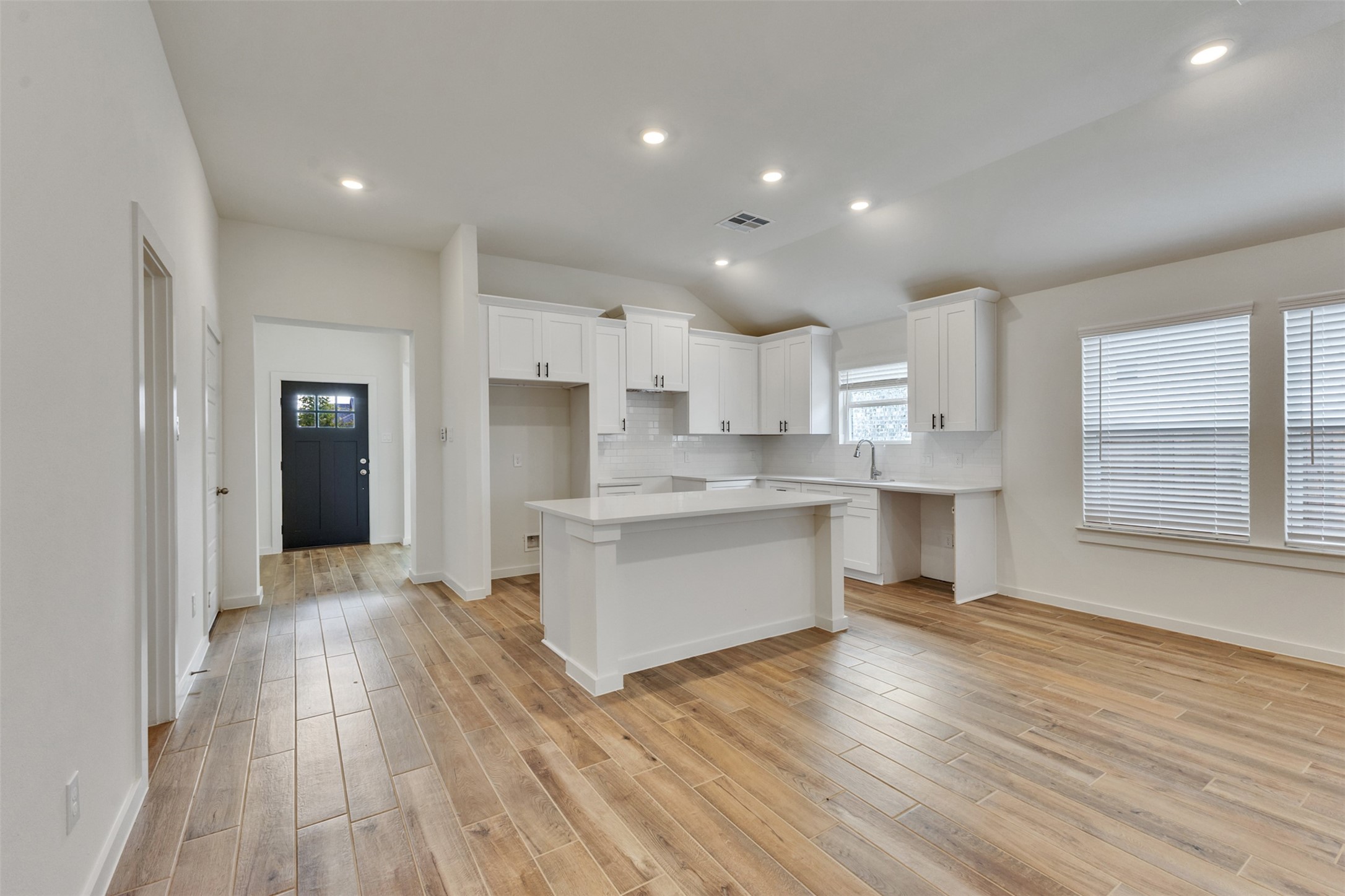 3206 Emerald Hills Drive Property Photo 4