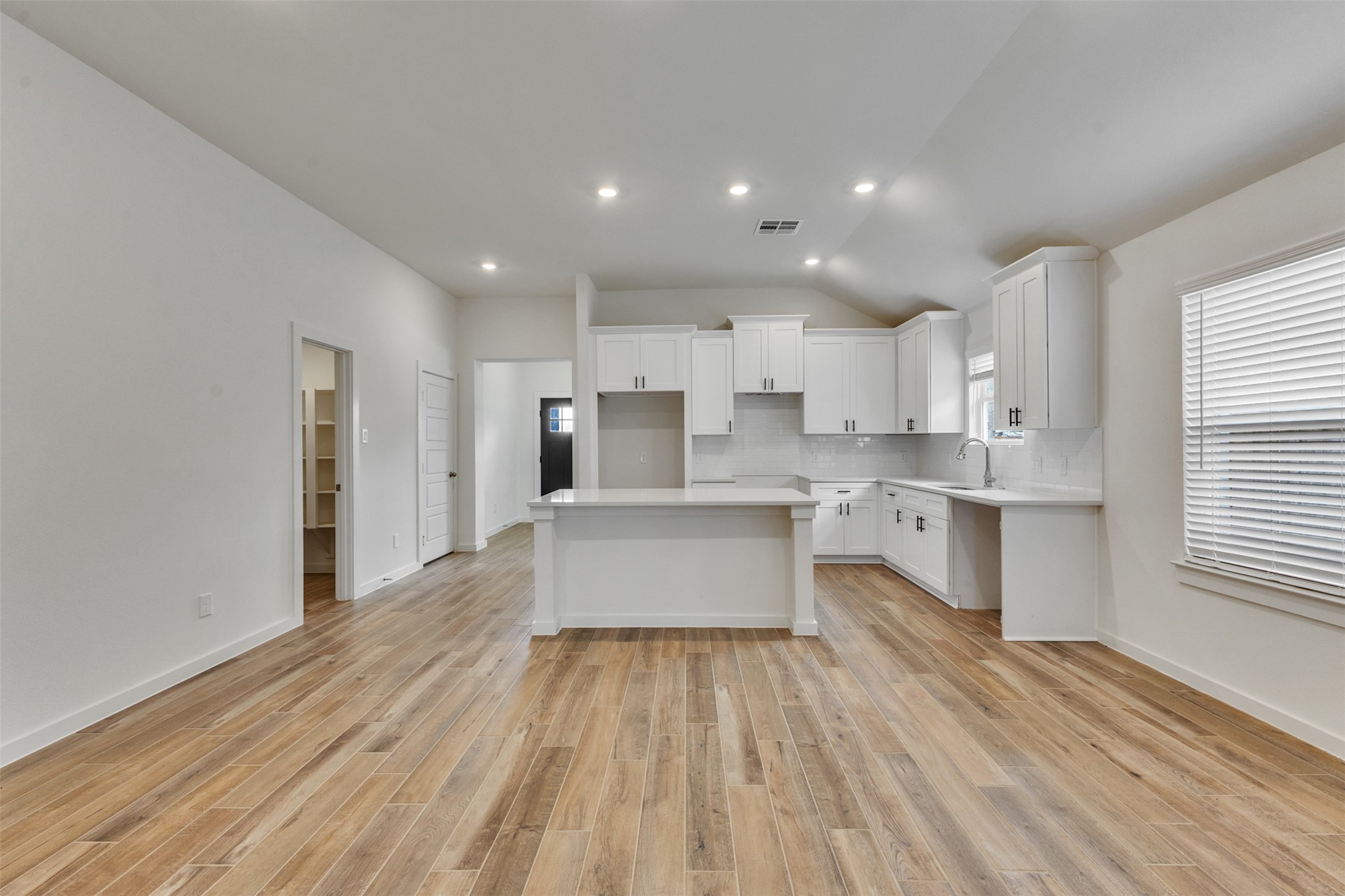 3206 Emerald Hills Drive Property Photo 5