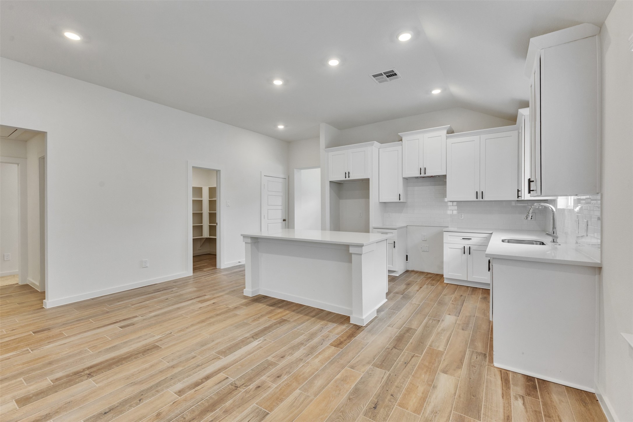 3206 Emerald Hills Drive Property Photo 6