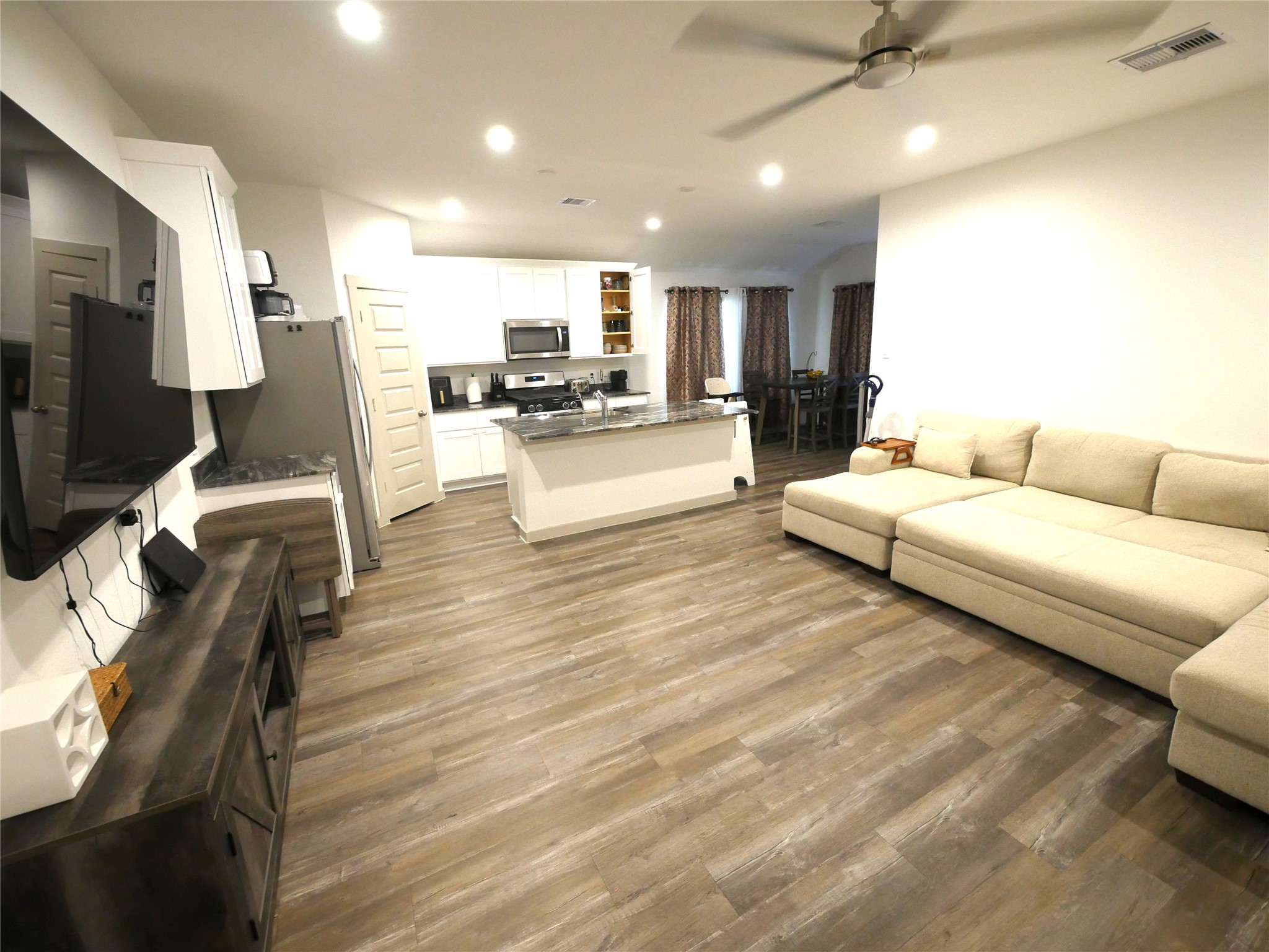 1044 Marina Bay Drive Property Photo 2