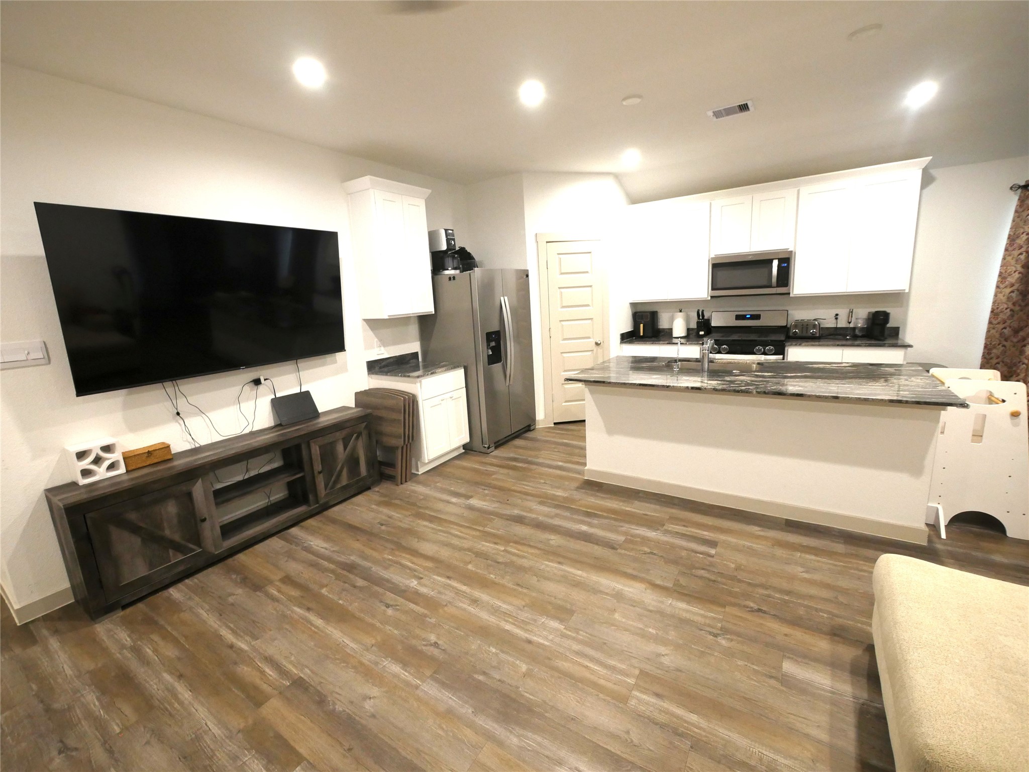 1044 Marina Bay Drive Property Photo 3