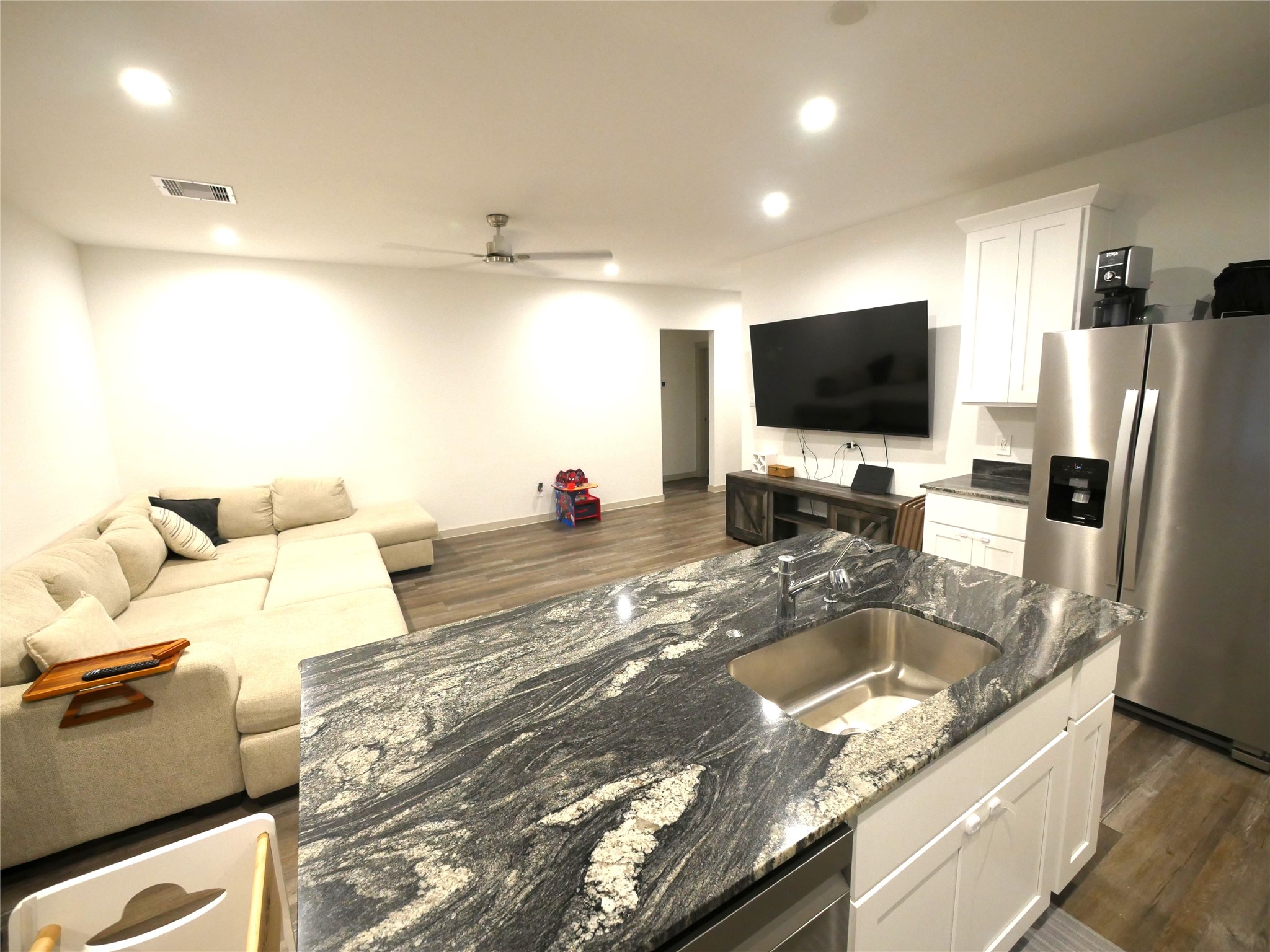 1044 Marina Bay Drive Property Photo 4
