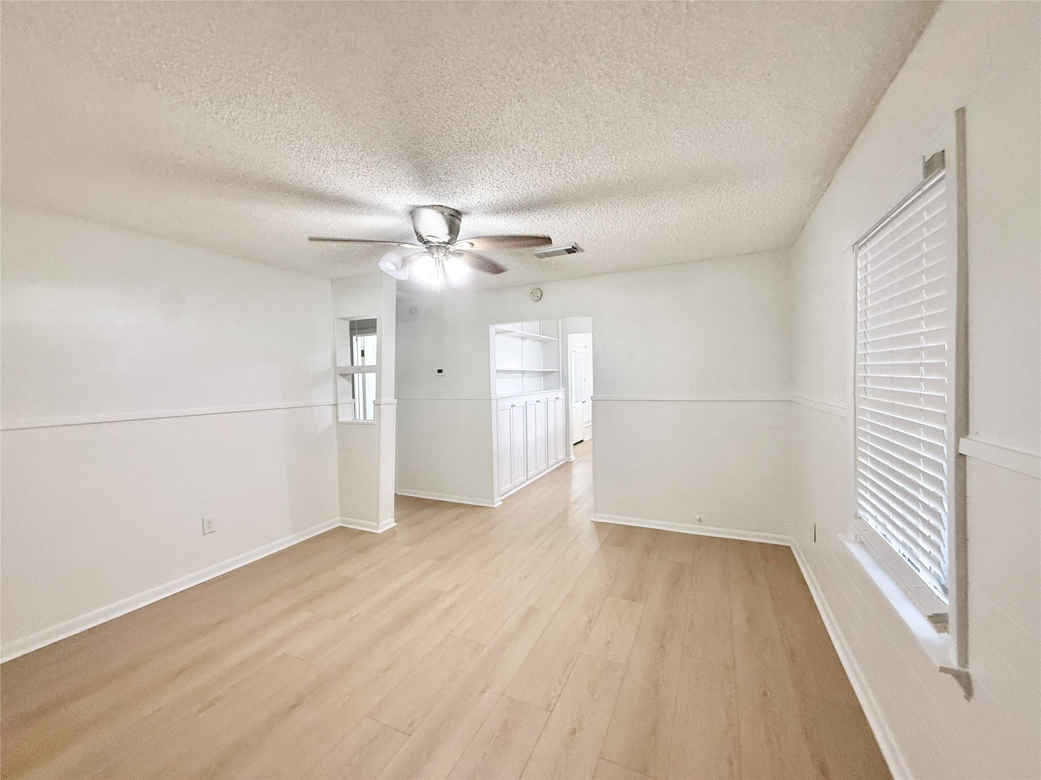 1121 N Chenango Street Property Photo 4