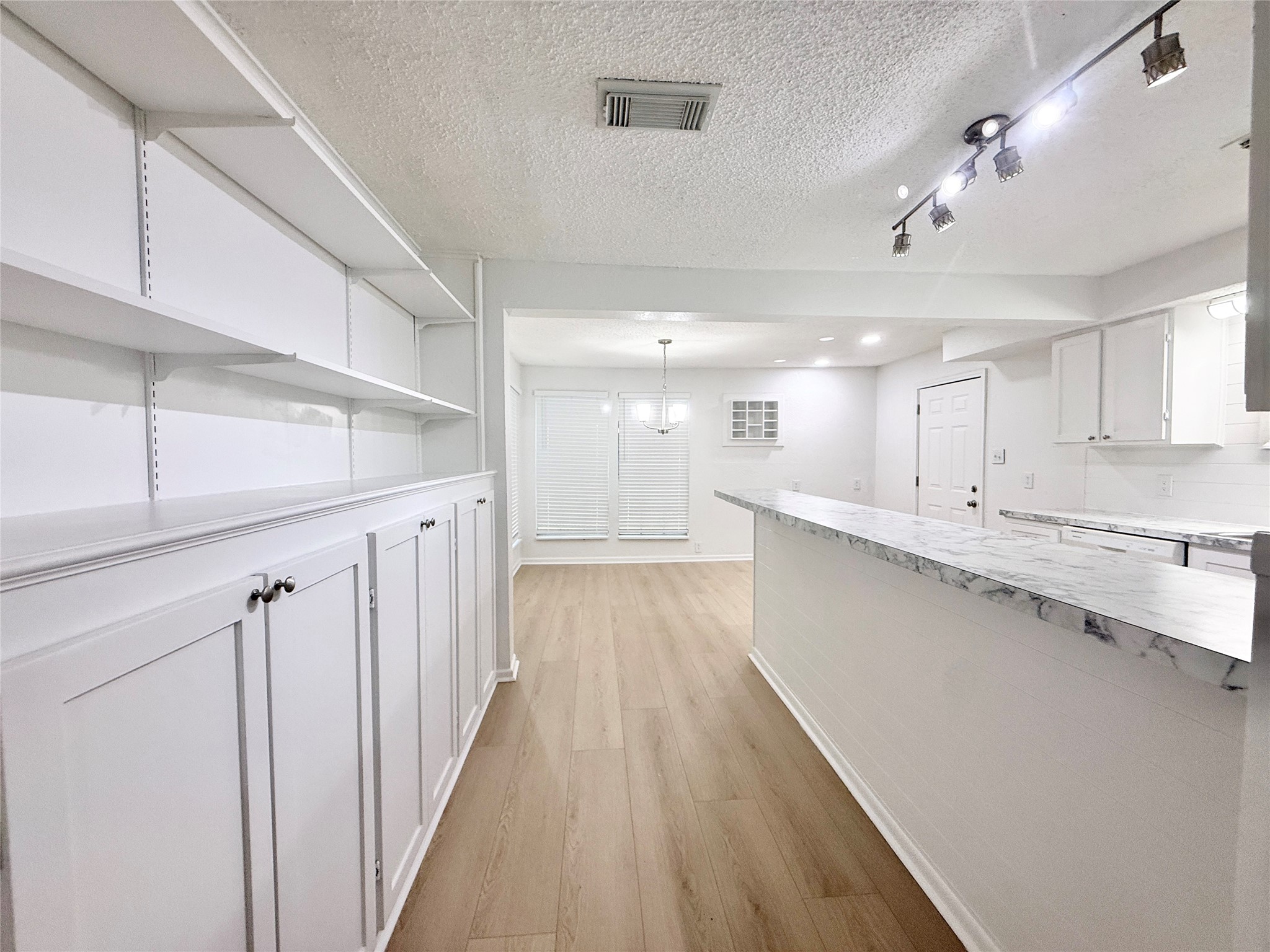 1121 N Chenango Street Property Photo 6