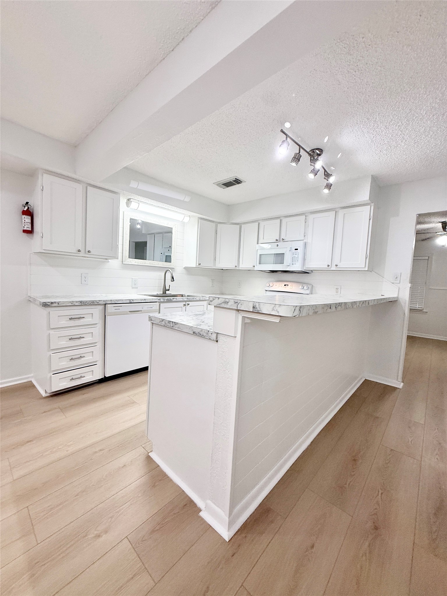 1121 N Chenango Street Property Photo 7