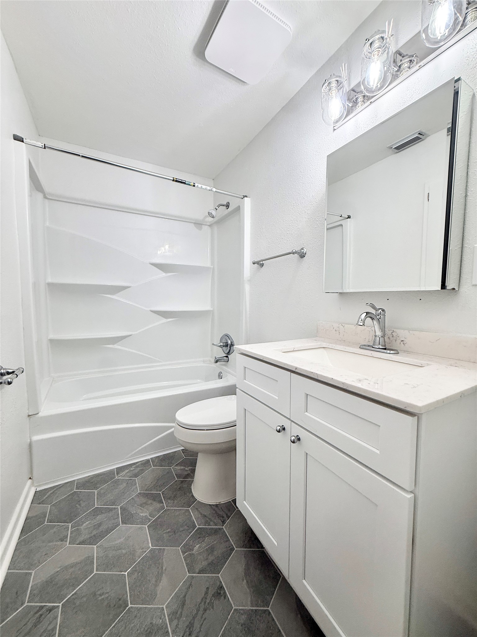 1121 N Chenango Street Property Photo 15