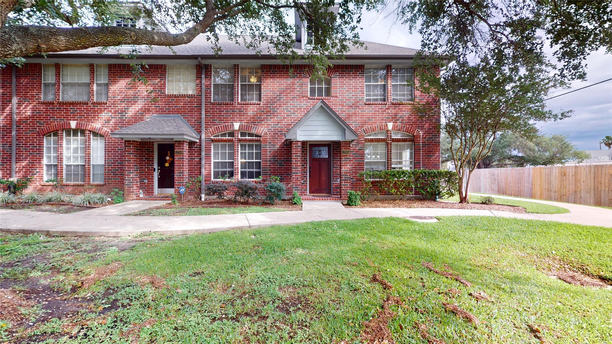 1205 El Camino Drive Property Photo 1