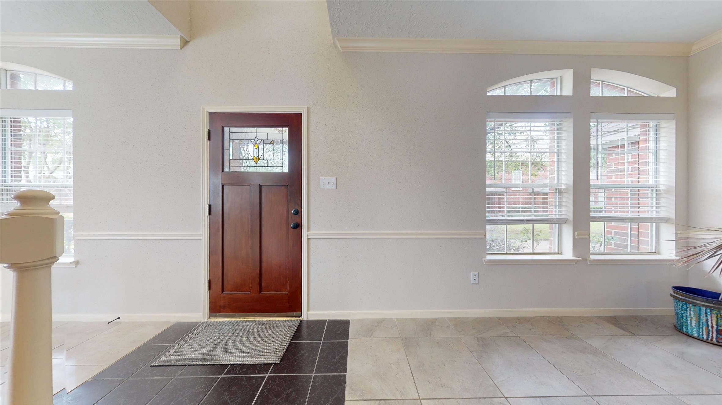 1205 El Camino Drive Property Photo 3