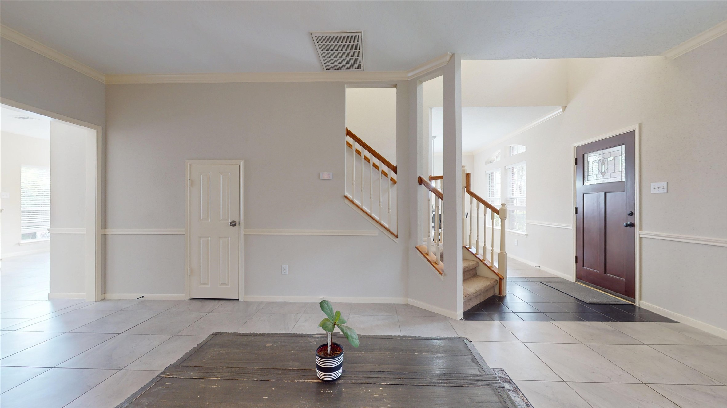 1205 El Camino Drive Property Photo 6